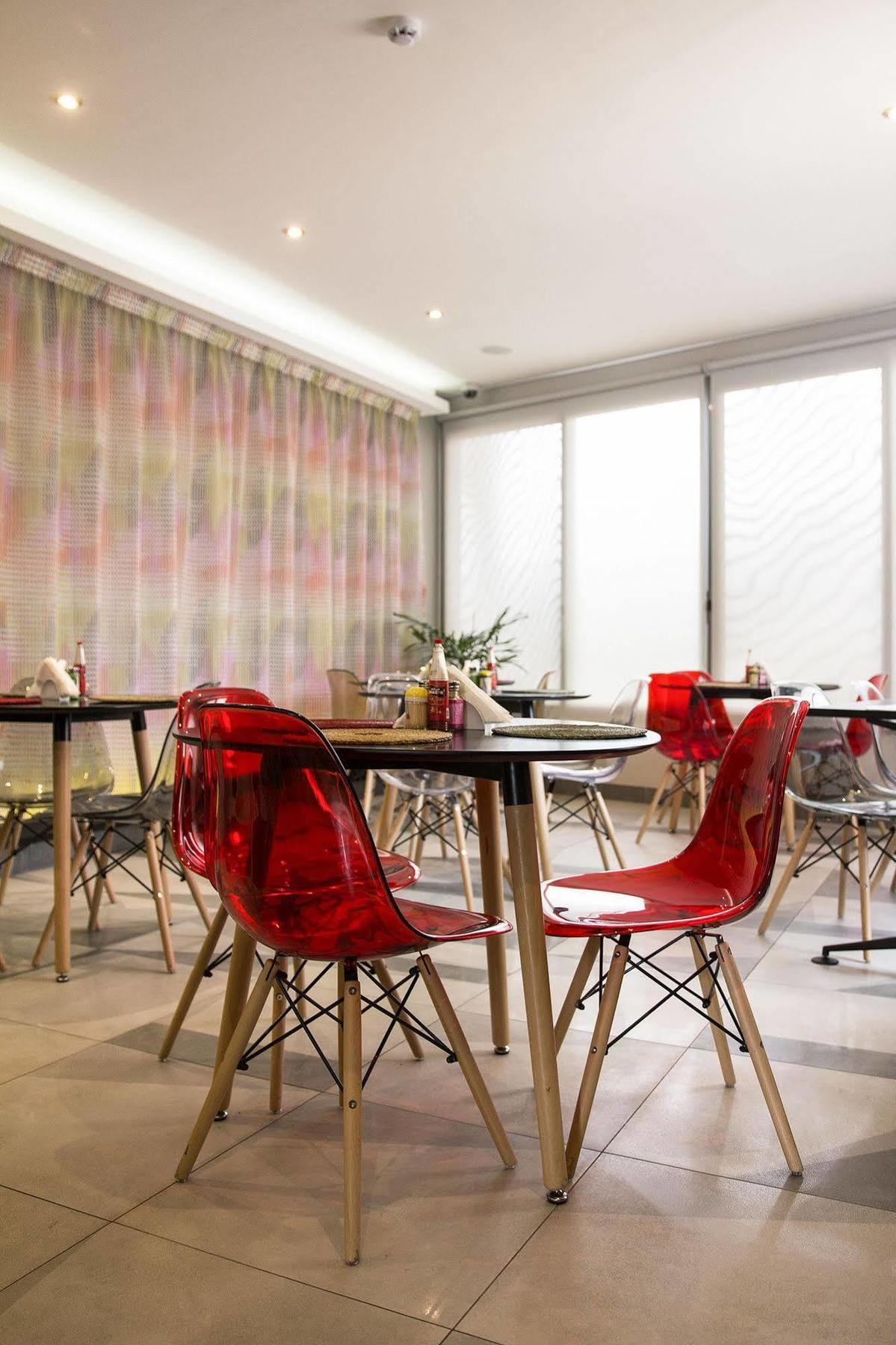 Urbano Hotel By Roots Wiaboman Exterior foto